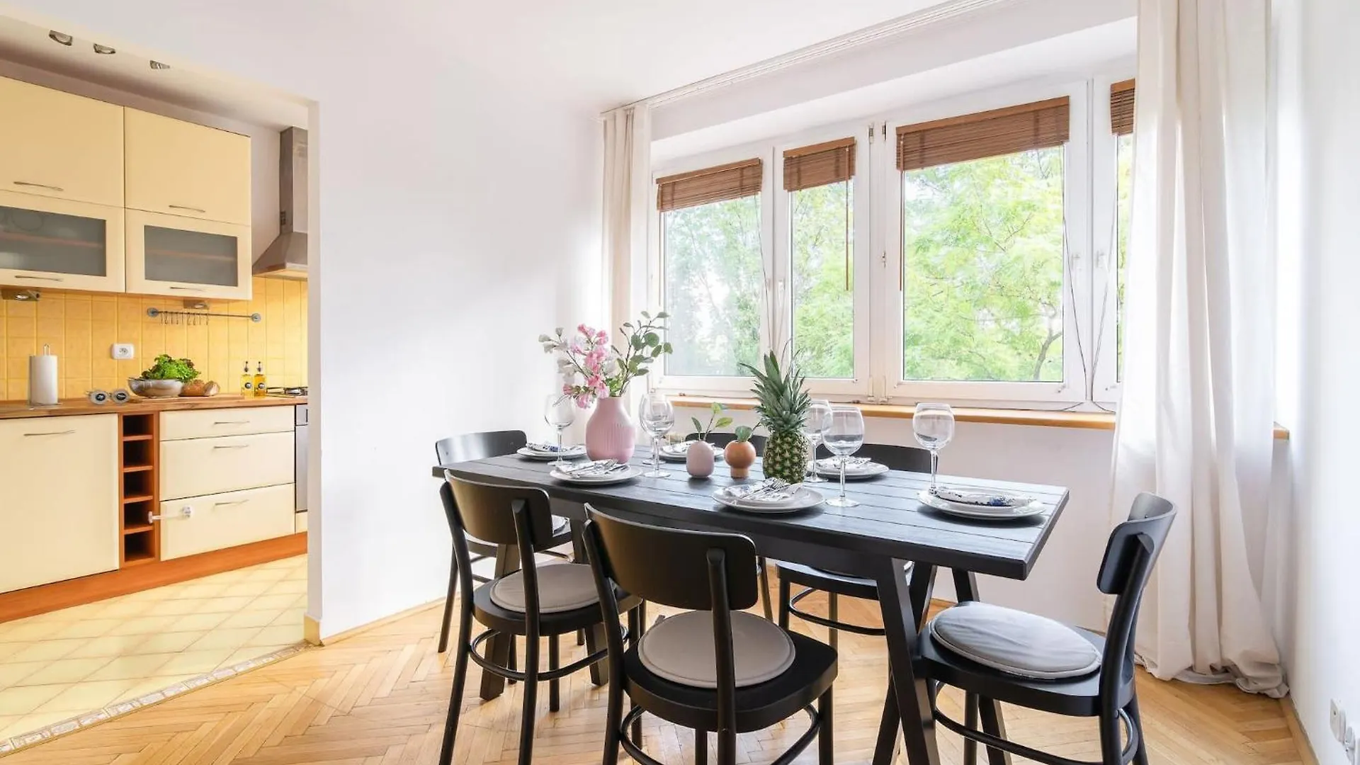 Smolna 8 - Warm Apartment With Balcony By Noclegi Renters Warsaw 0*,  Poland