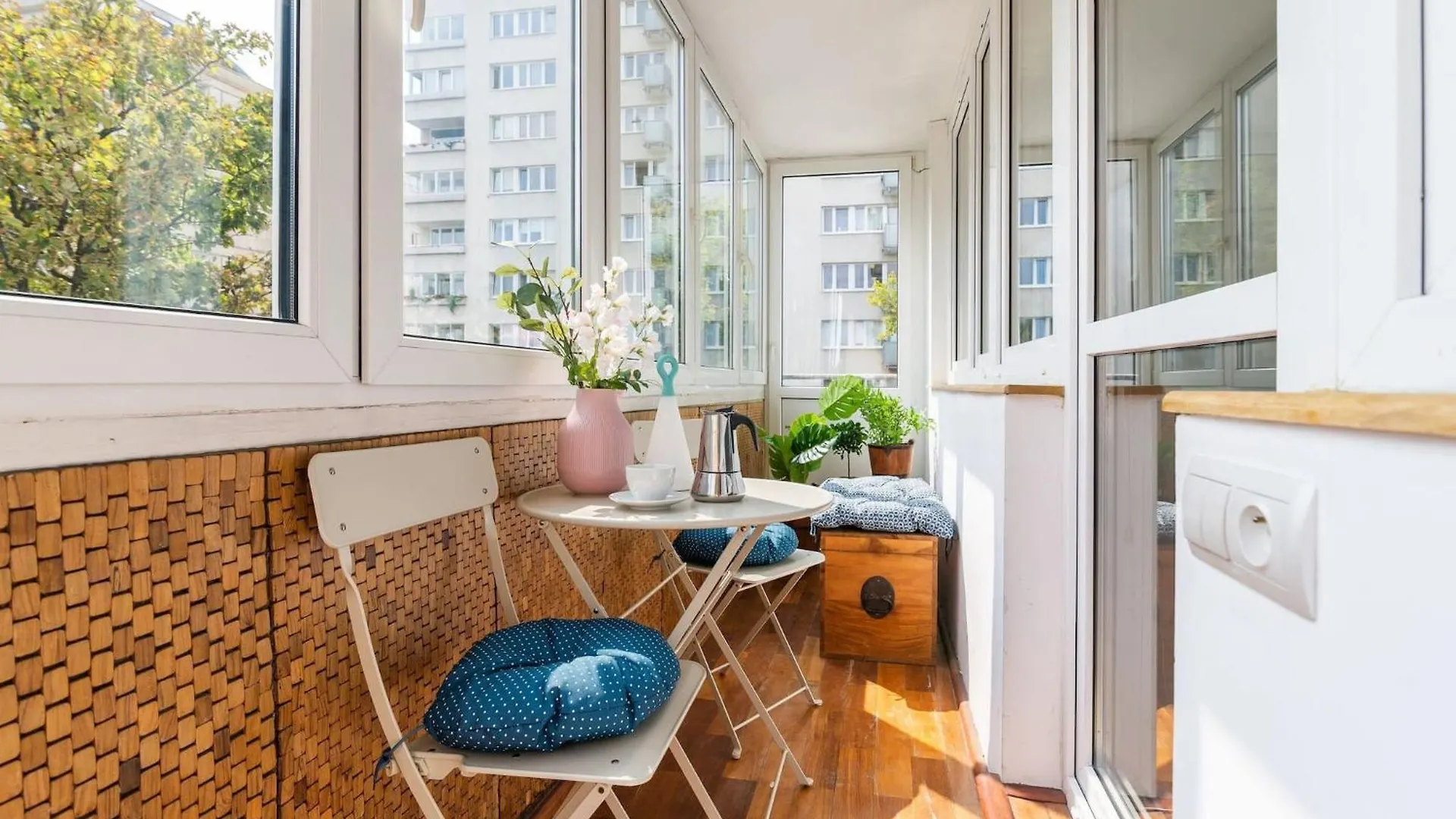 Smolna 8 - Warm Apartment With Balcony By Noclegi Renters Warsaw Poland