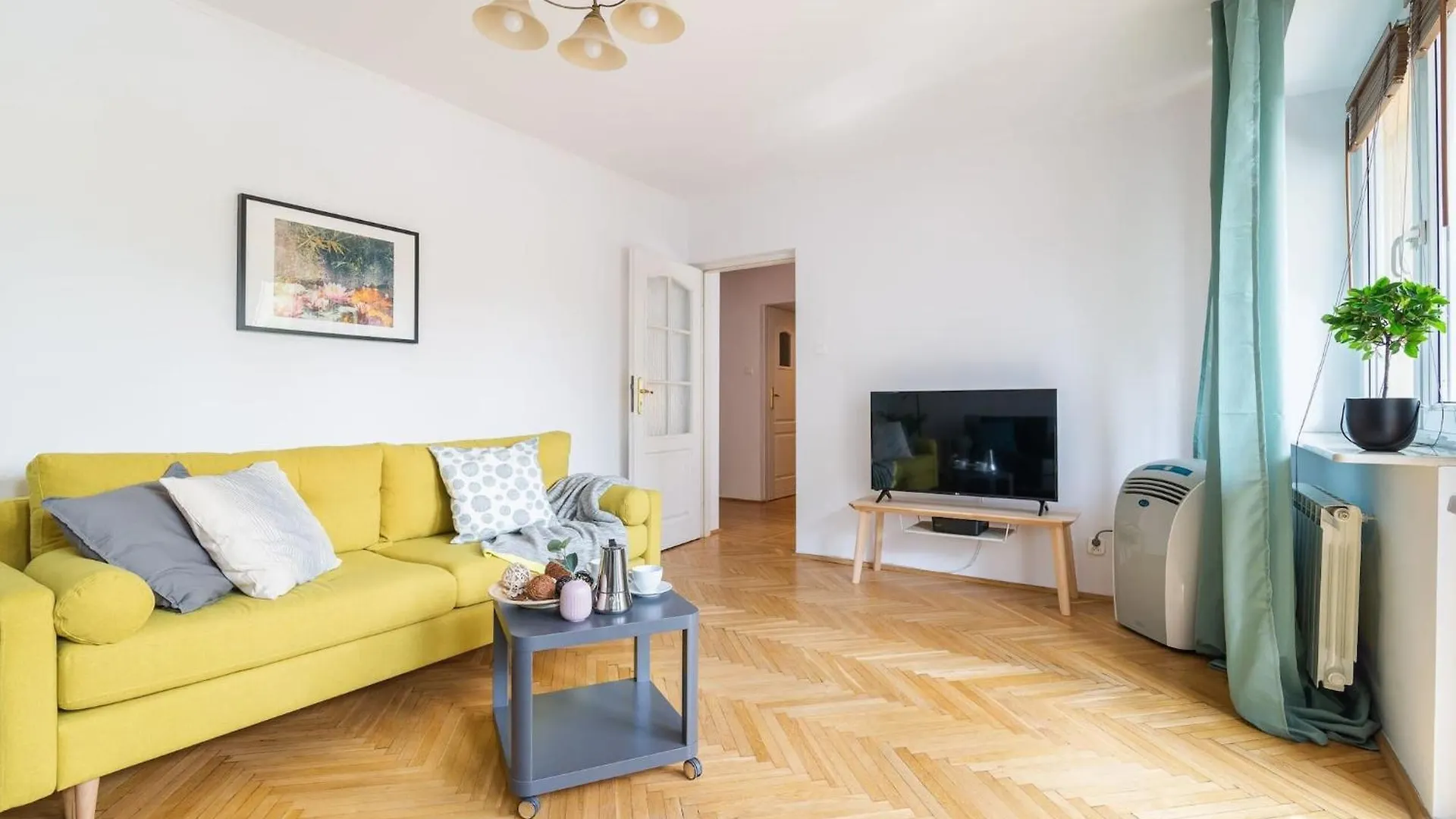 Smolna 8 - Warm Apartment With Balcony By Noclegi Renters Warszawa Polska